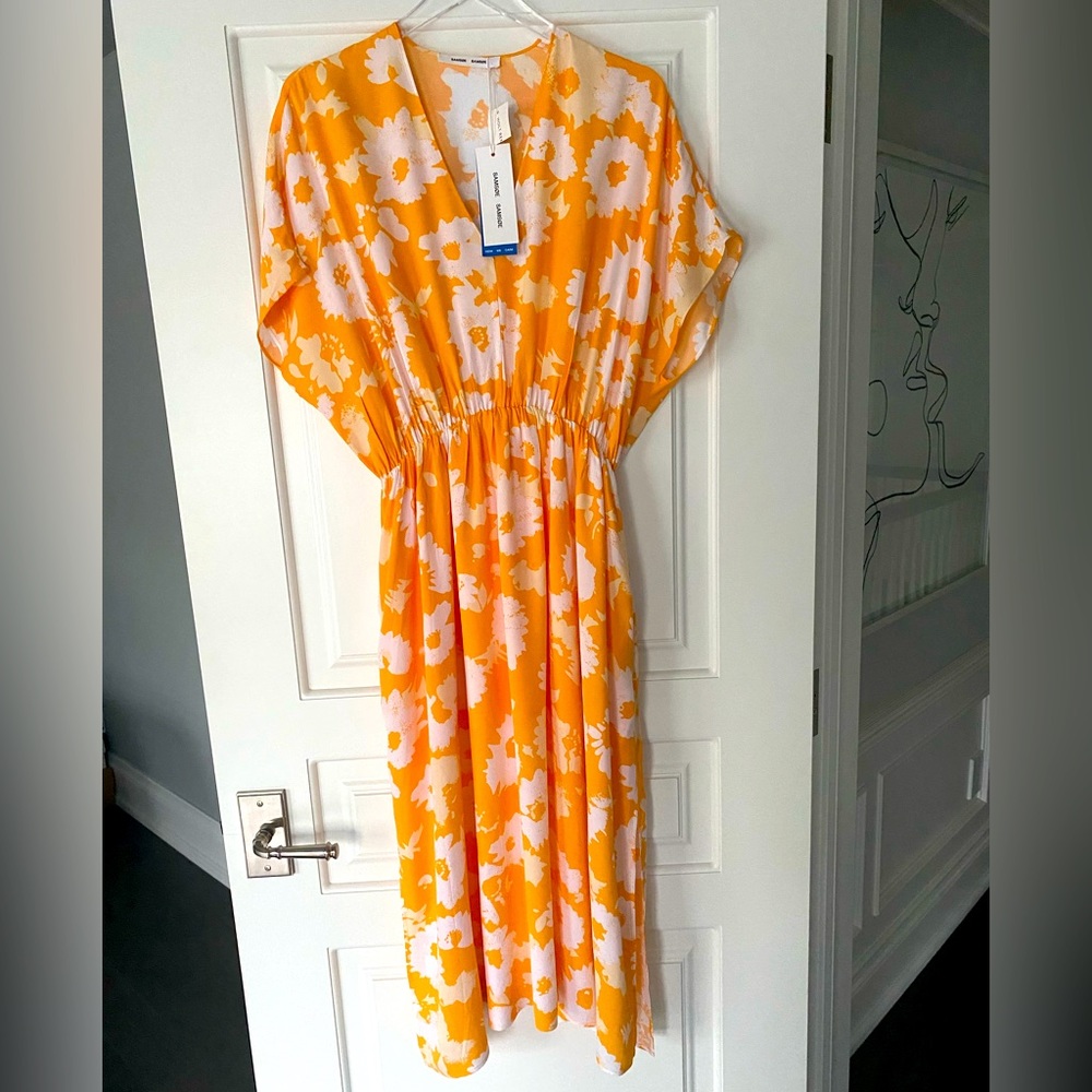 Brand new SAMSOE SAMSOE Floral MIDI Dress